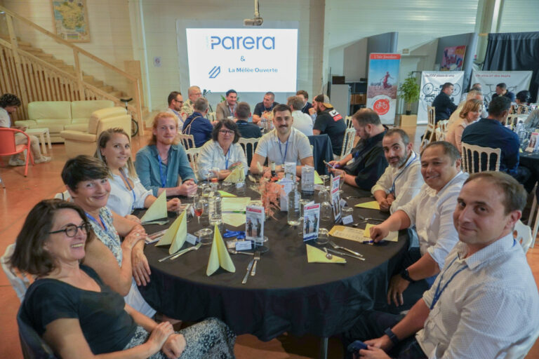 Le Van Vang Joseph, Chenanfa Hatem, Chevrot Jean-David, Fauré Christian, Gerbaud Pauline, Laforet Patricia, Pottier Eric, Mas Jocelyne, Saliçon Christine, Dambies Chloé assis autour d'une table.